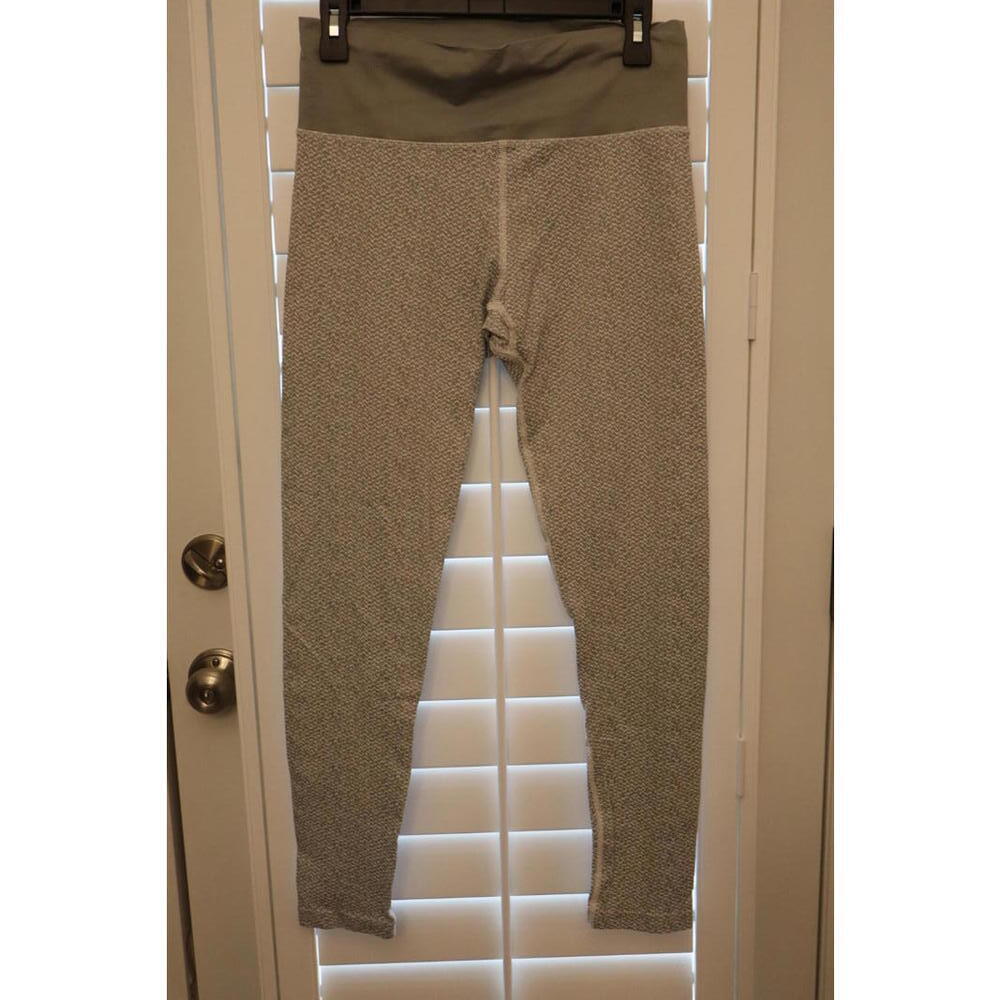 Athleta Flurry base tight gray/white high rise ‎ size Large